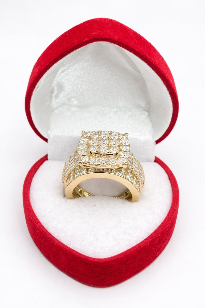 10KT 2.5CTW VVS MOISSANITE CINDIRELA RING Size 7 Weigth 8.8GRS