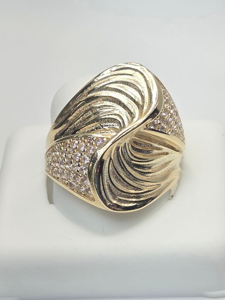 10KT MODERN FREE FORM CZ DETAIL WOMAN'S RING Size 8 Weigth 3GR