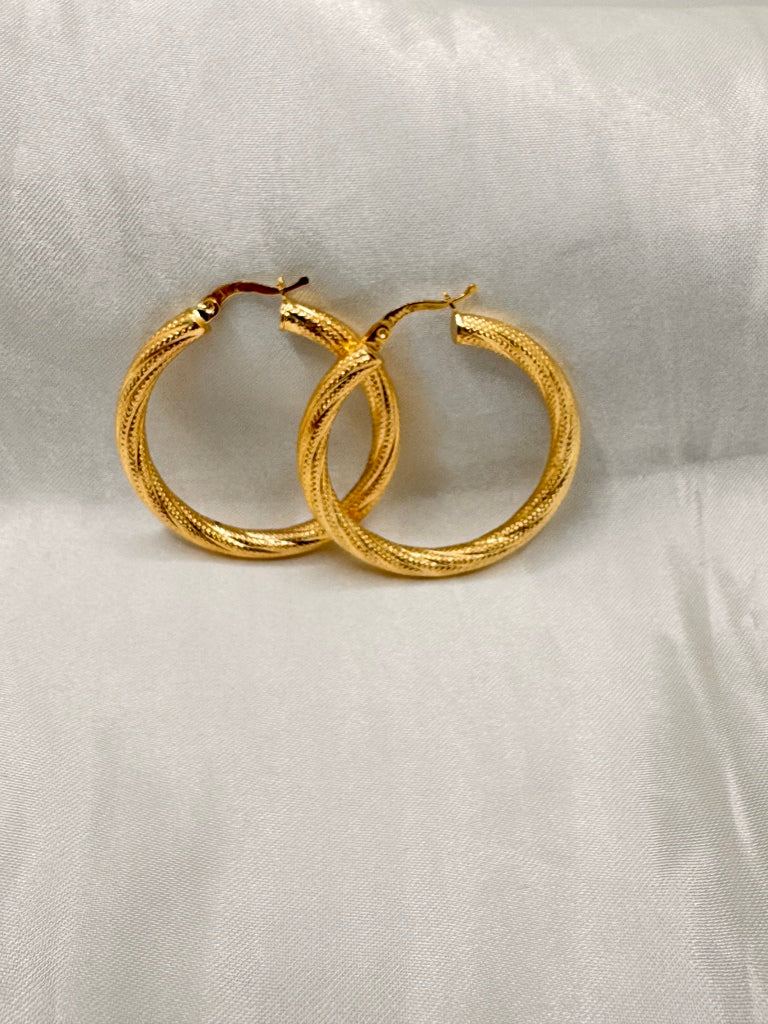 10KT CROOKED NEVADAS HOOPS EARRINGS Size 4 4.5MM Weight 4.7GR