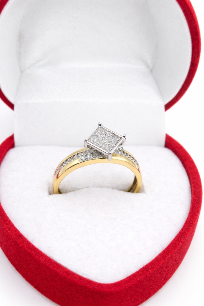 10KT SQUARE ELEGANT DIAMOND WOMAN'S RING Size 6.5 Weight 1.9GR