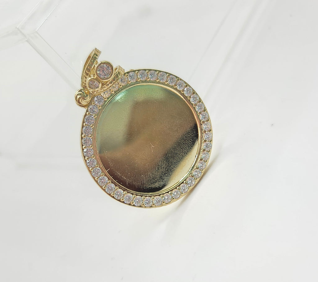 10KT CZ FRAME ROUND MEMORIAL PENDANT Size 30mm X 30mm Weight 6GR