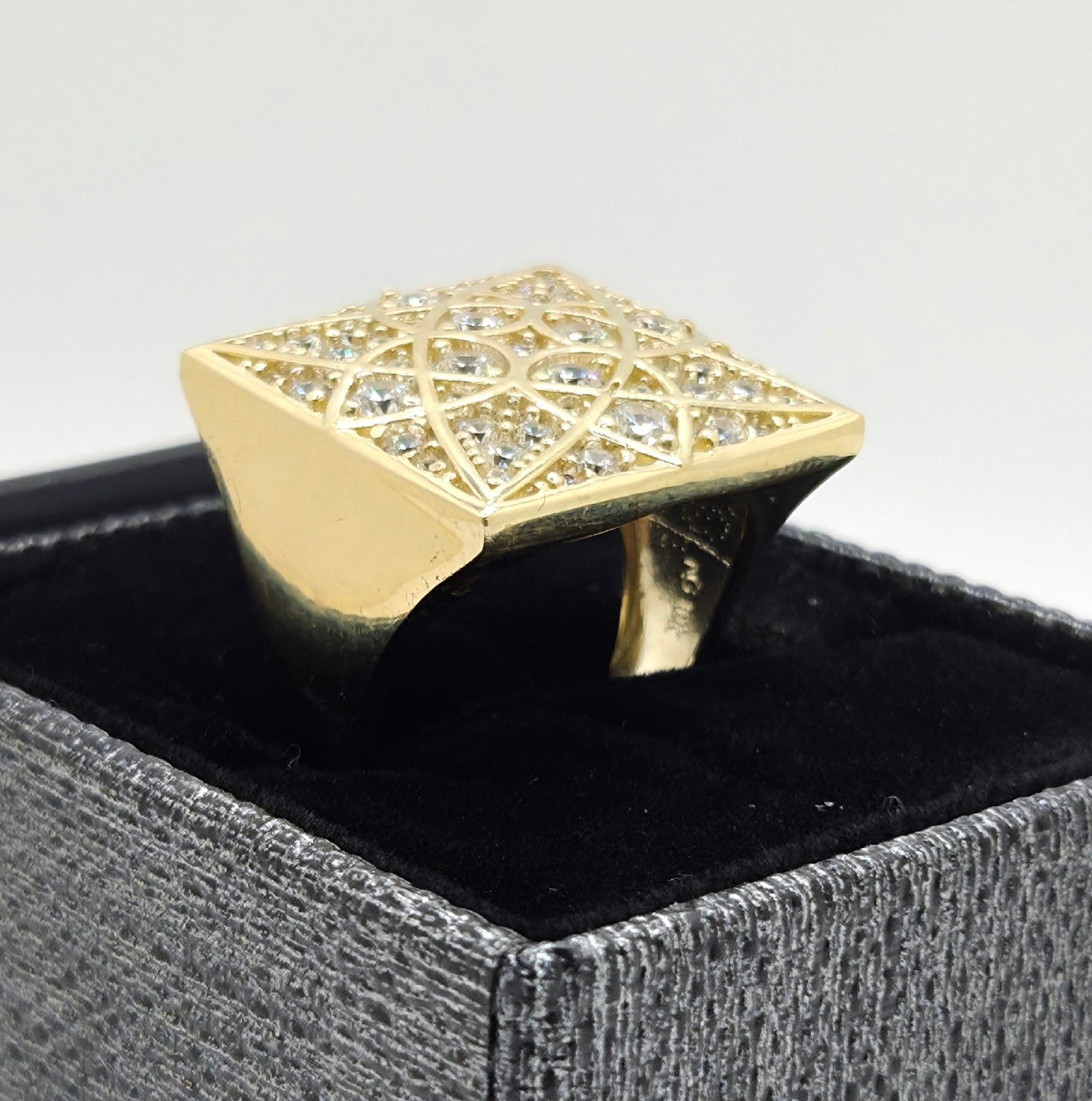 10KT SQUARE ROSETTA MEN'S RING Size 10 Weight 9.5GR