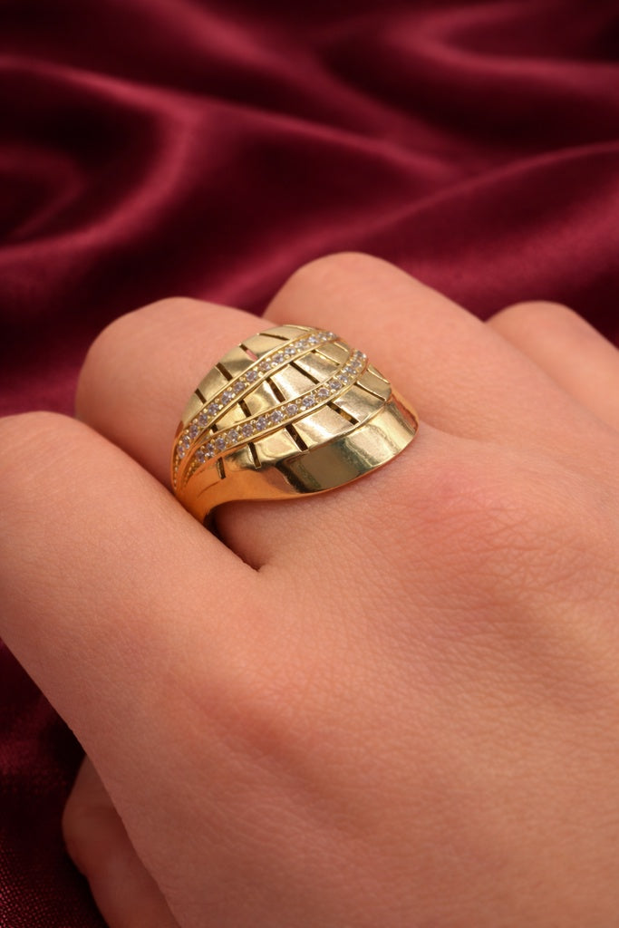 10KT  MODERN RING Size  9.5 Weigth 3.6 GR