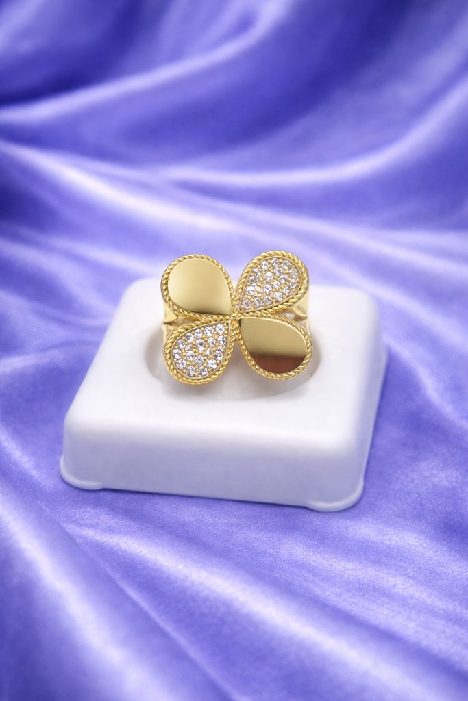 10KT CZ FLOWER MODERN RING Size 9-9.5 Weigth 3.6 GR