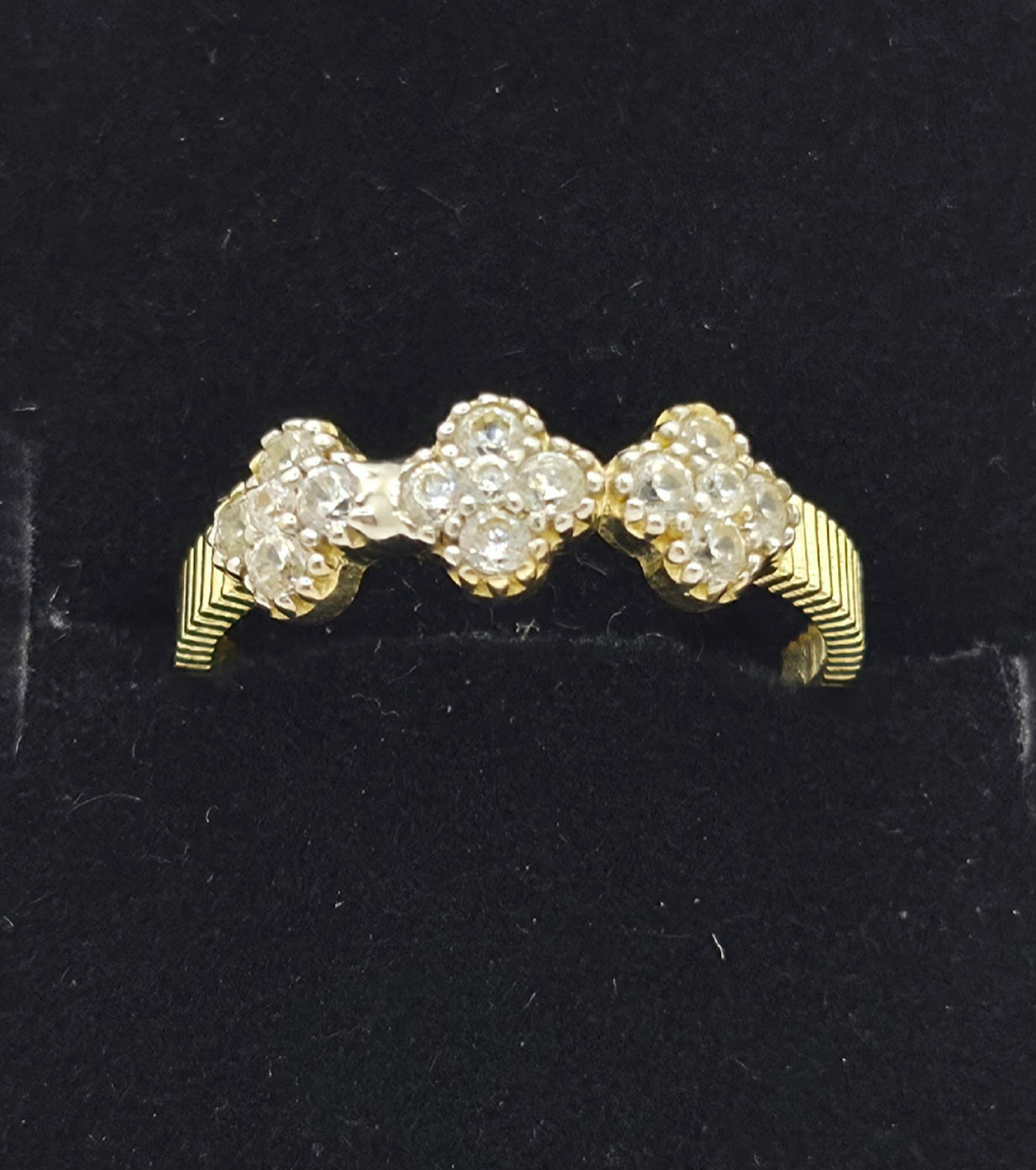10KT WHITE CZ SMALL FLOWERS RING Size 8 Weight 2GR