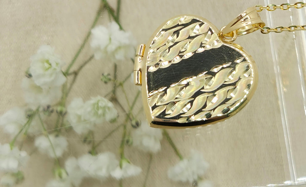10KT DIAMOND CUT HEART MEMORIAL PENDANT Size 25mm X 25mm Weight 5.9GR