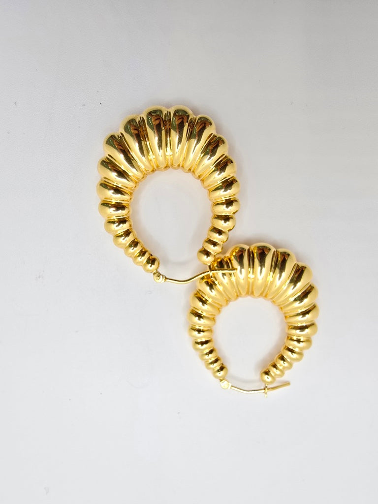 10KT SHRIMP DESIGN HOOPS EARRINGS Size 4 Weight 6GR