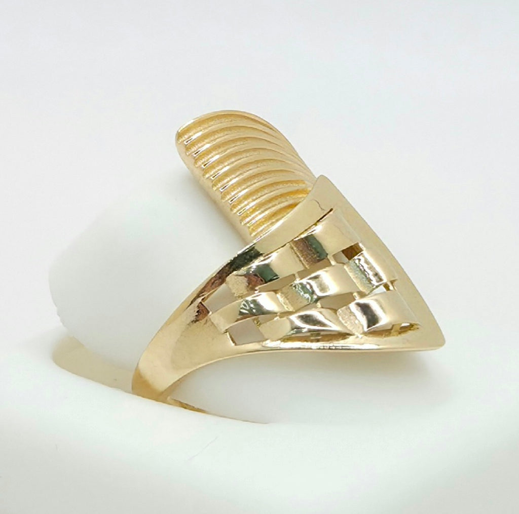 14KT MODERN ASYMMETRIC RING  Size 7 Weight 2.2GR