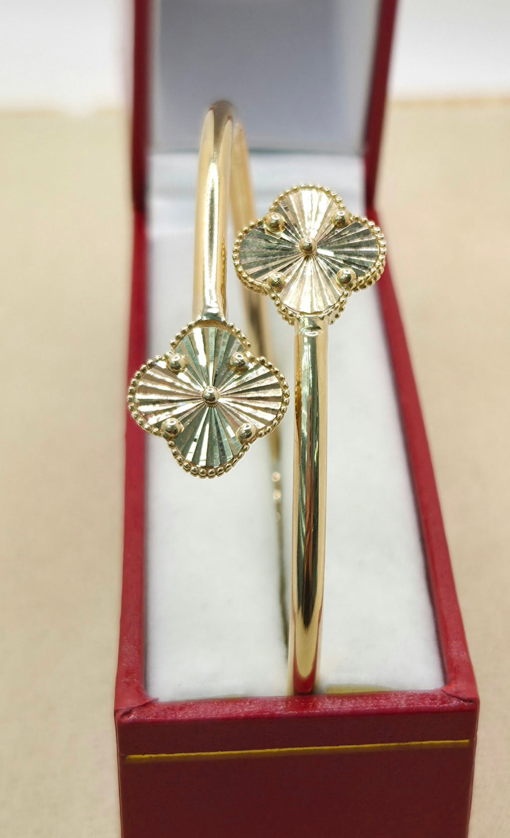 10KT GOLDEN CLOVER BANGLE Size 3mm Weight 5.8GR