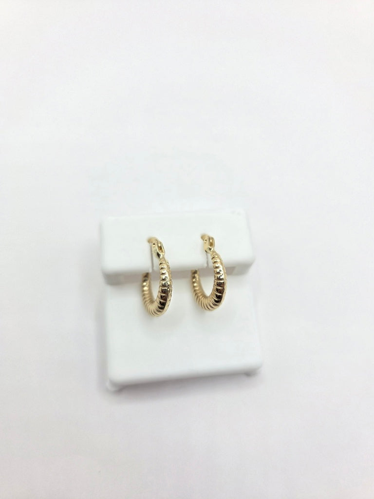 10KT SMALL SHRIMP DESIGN HOOPS EARRINGS Weight 1GR
