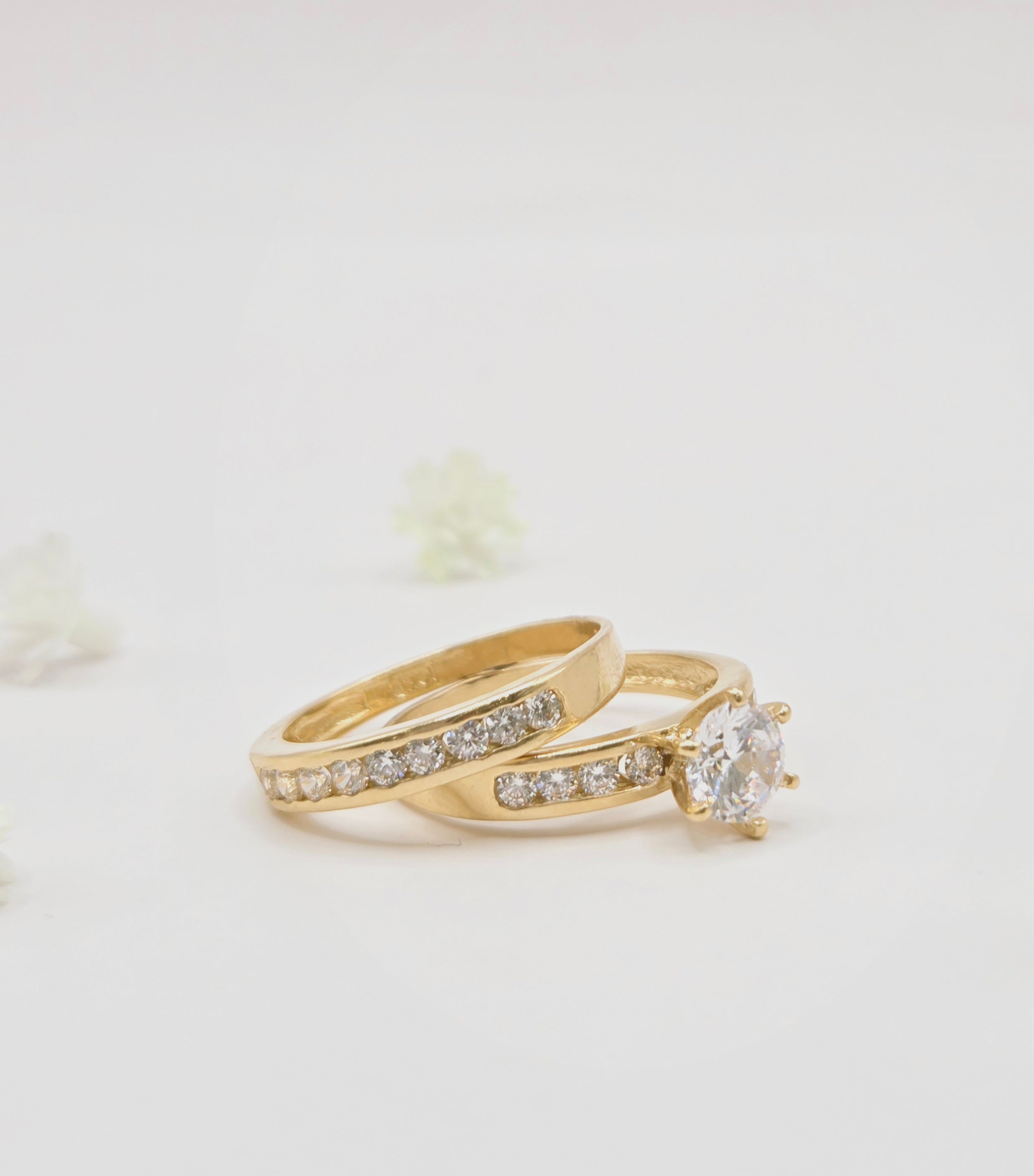 10KT CLASSIC AND DELICATE ENGAGEMENT WOMAN'S RING Size 7 Weigth 4.5GR