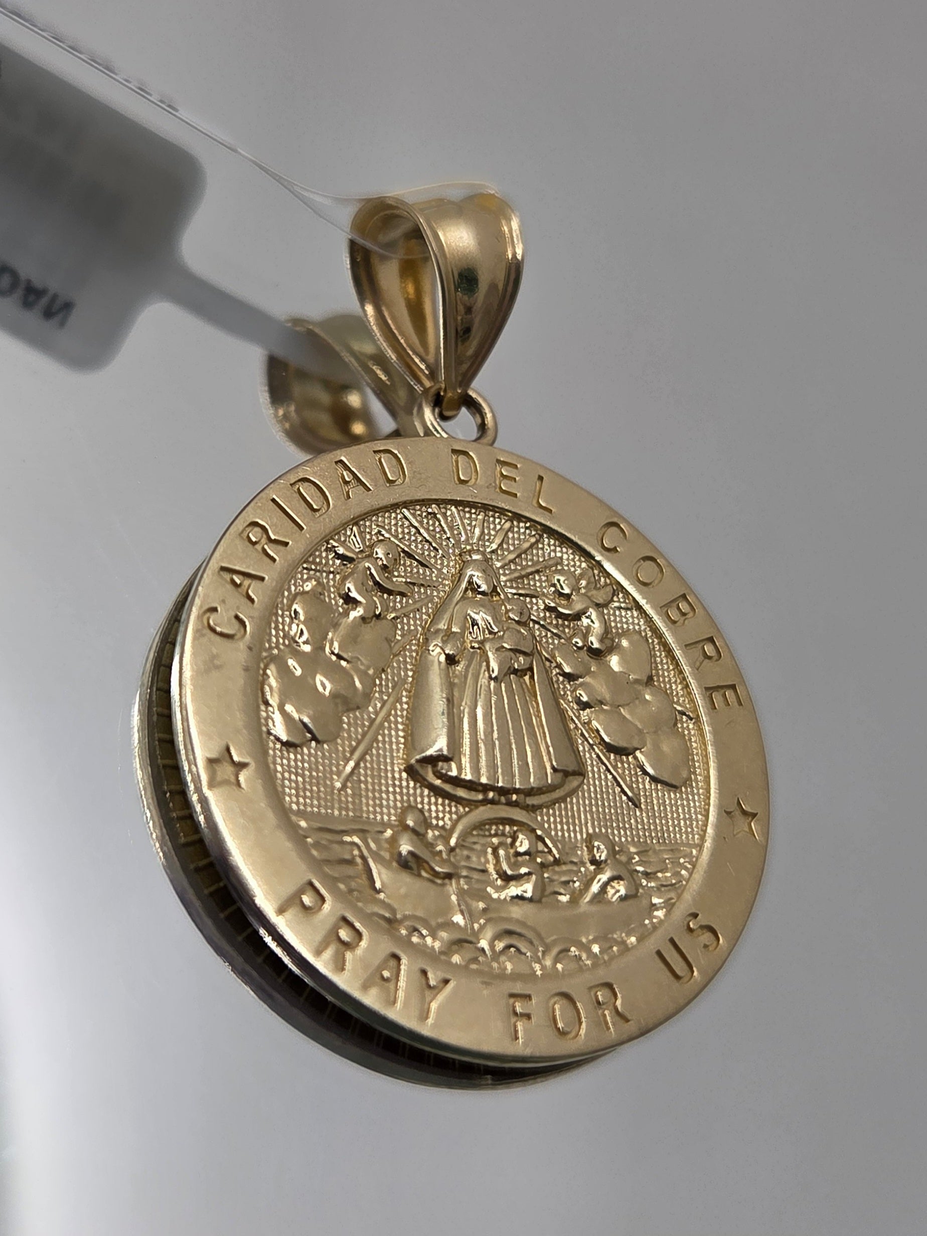 10KT CIRCULAR PLAIN VIRGEN DE LA CARIDAD PENDANT Weight 4,4GR