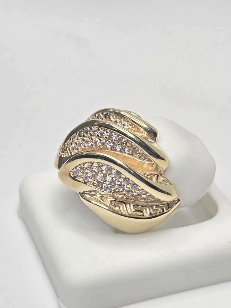 10KT VINTAGE STYLE SHELL DESIGN CZ WOMAN'S RING Size 7.5 Weigth 8.4GR