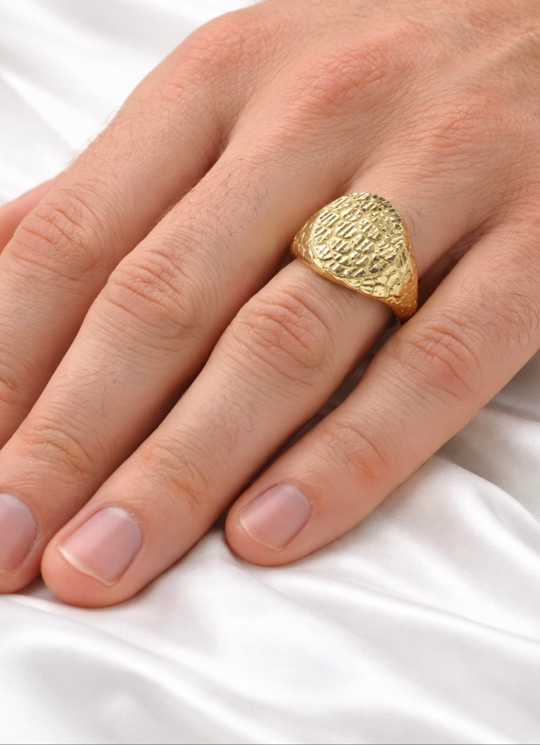 10KT ROUND NUGGETS DESIGN MAN'S RING Size 9.5 Weigth 2.4GR