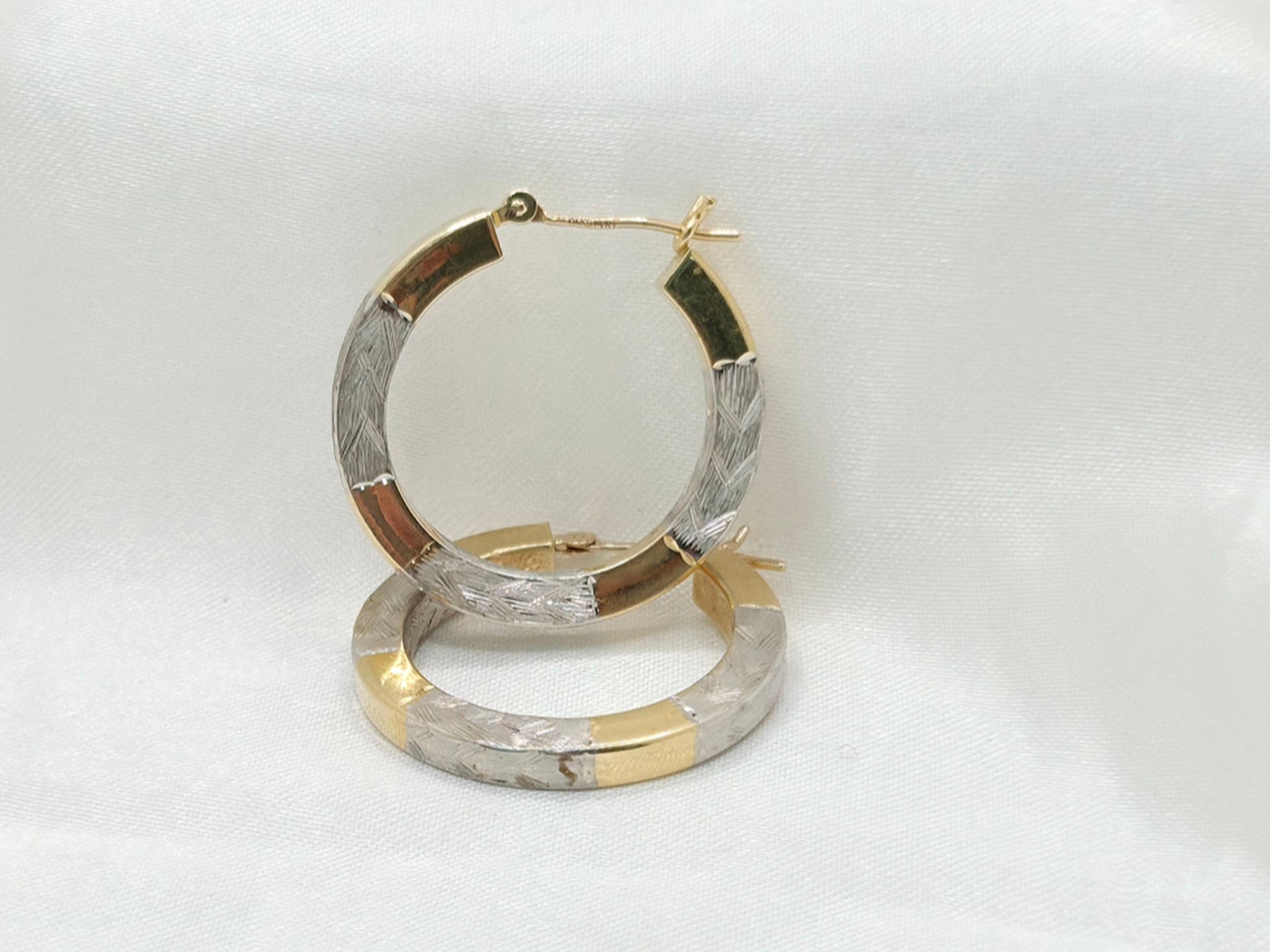 14KT TWO TONE STRAIGHT EDGE HOOPS EARRINGS Weight 2.3GR