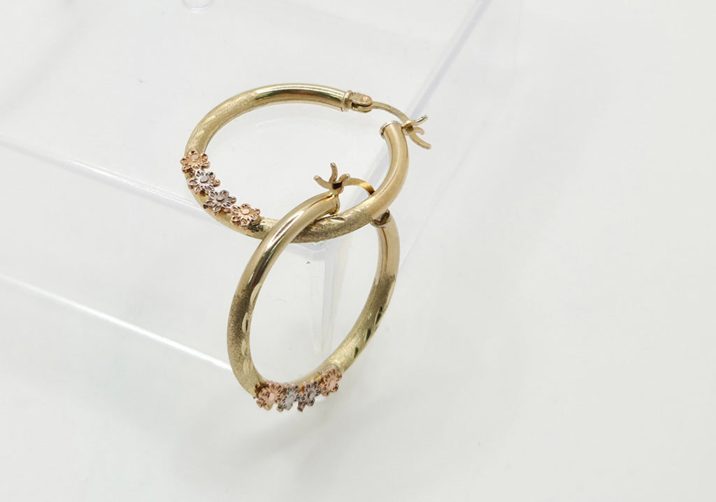 10KT SMALL FLOWERS HOOPS EARRINGS Size 4 Weight 3.5GR