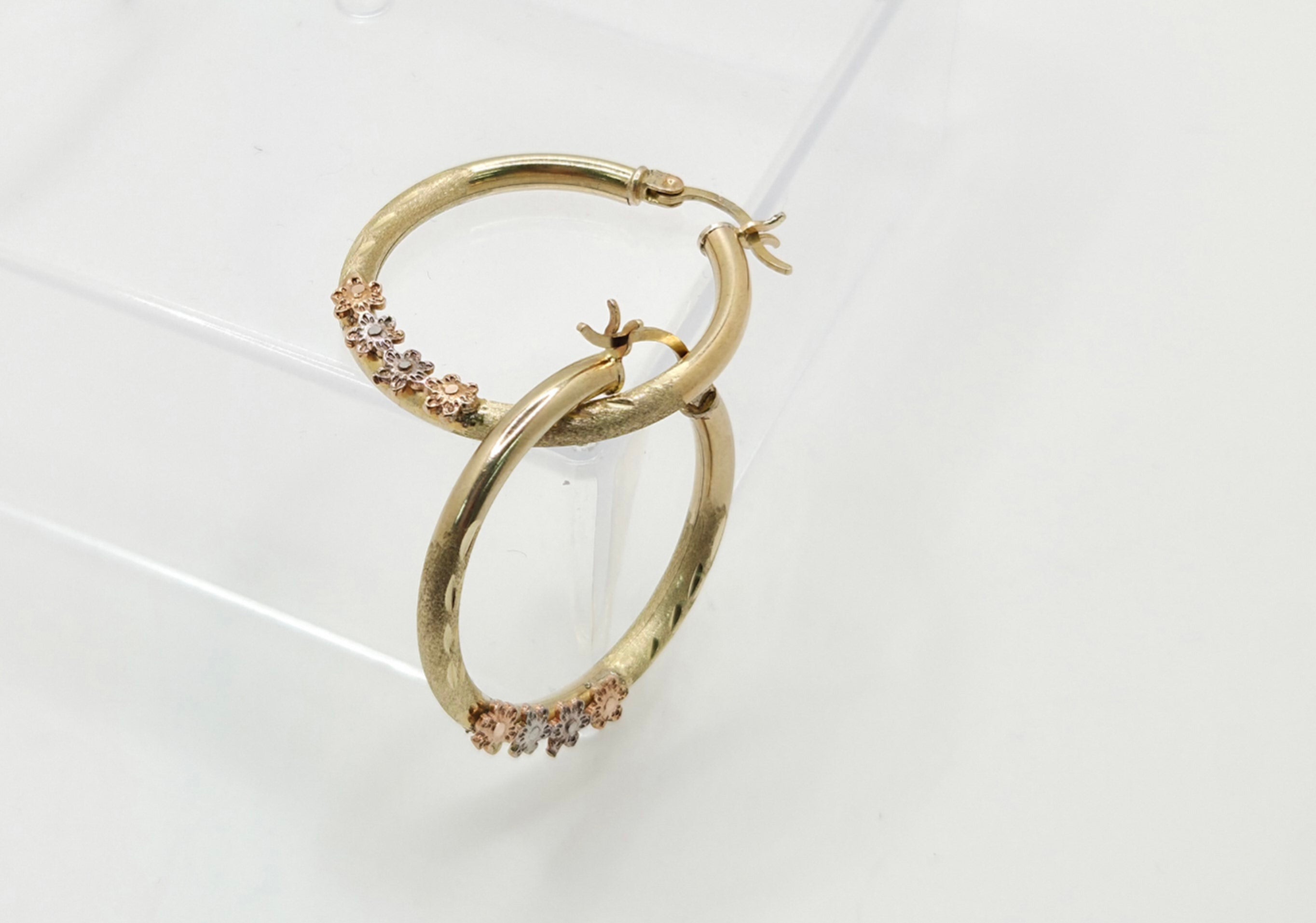 10KT SMALL FLOWERS HOOPS EARRINGS Size 4 Weight 3.5GR