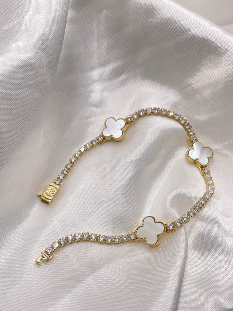10KT MEDIUM WHITE CLOVER TENNIS BRACELET Size 7.5INCH Weight 9.7GR