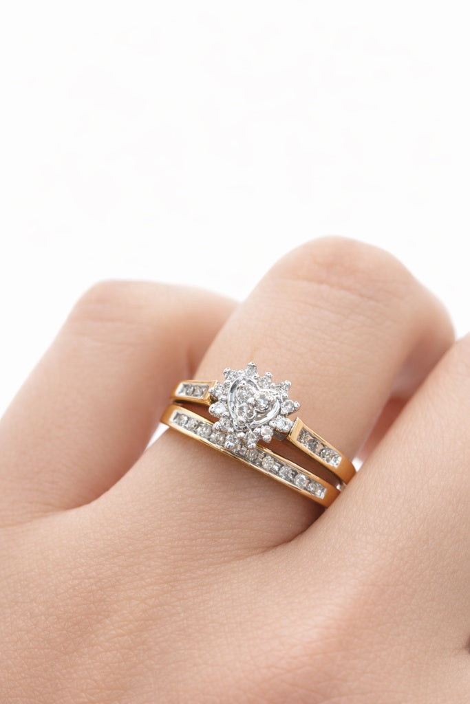10KT HEART DIAMOND ENGAGEMENT RING Size 7/0.24CT