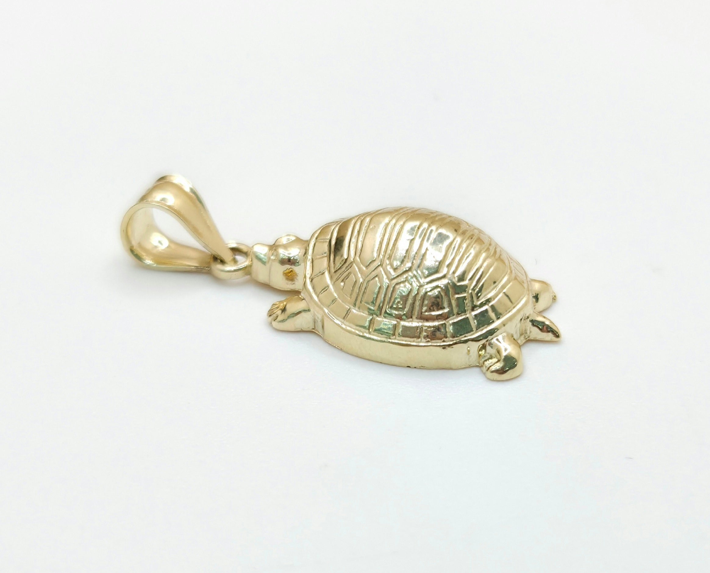 10KT SMALL TORTOISE PENDANT Weight 1.6GR