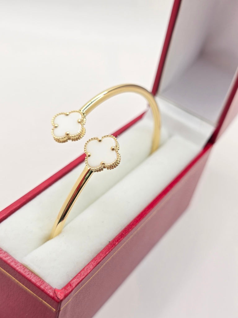 14KT WHITE CLOVER BANGLESize 3MM Weight 6.2GR