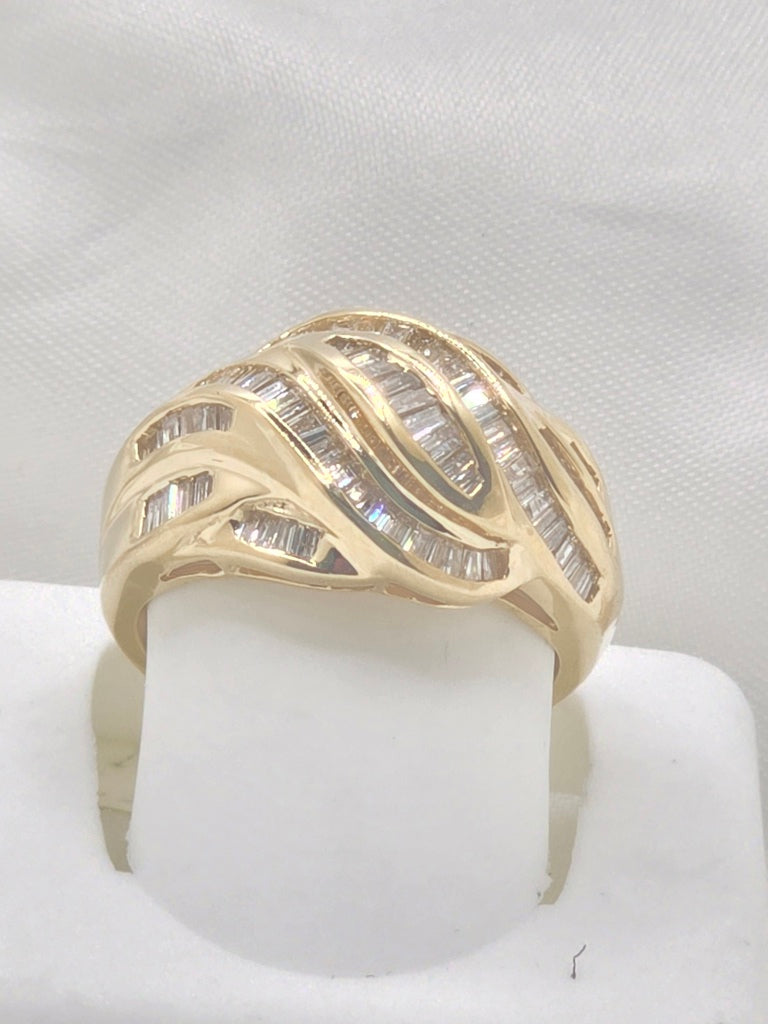 14KT YG 1990S SANT AND PEPPER BAGUETTE DIAMOND SWIRL DOME RING SIZE 7 WEIGTH 6.65GRS