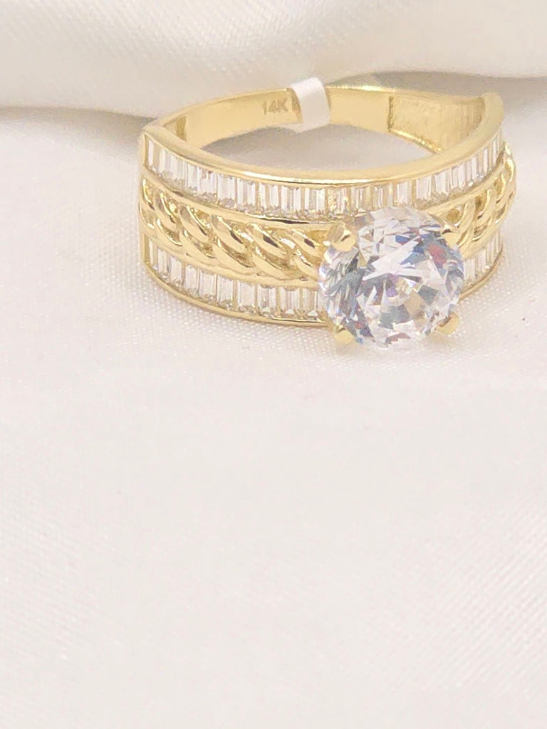 14KT PRINCESS STYLE RING Size 7 Weight 3.5GR