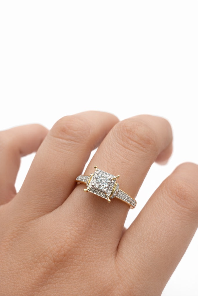 10KT  SQUARE ELEGANT DIAMOND PROMISE RING Size 7/0.26CT Weigth 3.1GR