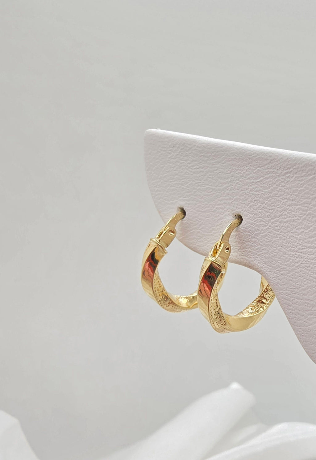 14KT GREEK DESING CROOKED HOOPS EARRINGS Size 1 Weight 1.5GR