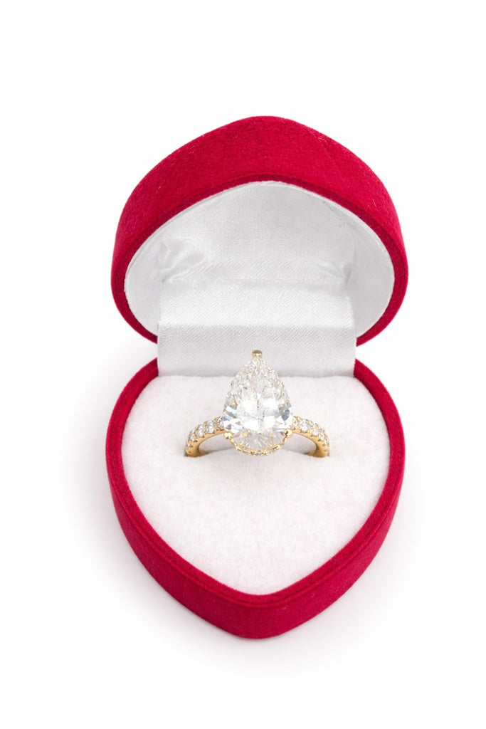 14KT LGD ELEGANT PEAR WOMAN'S RING Size 7/ 5.08CT Weigth 4.5GR