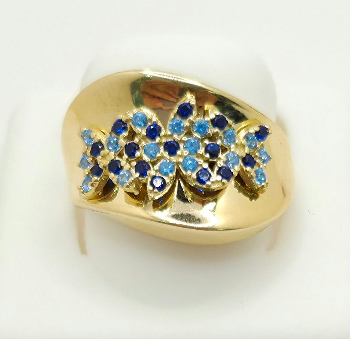 14KT BLUE CZ SMALL FLOWERS RING  Size 8 Weight 4.9GR