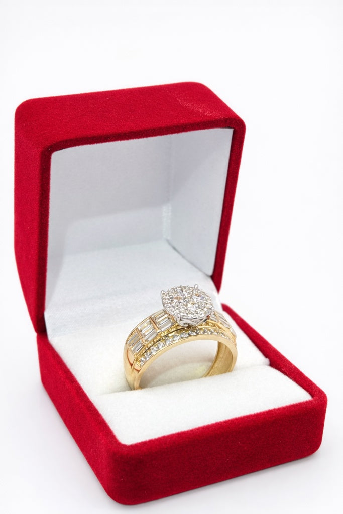 10KT ELEGANT BAGUETTE DETAILS ROUND PROMISE RING Size 7 & 7.5 & 8.5 Weight 4.3GR
