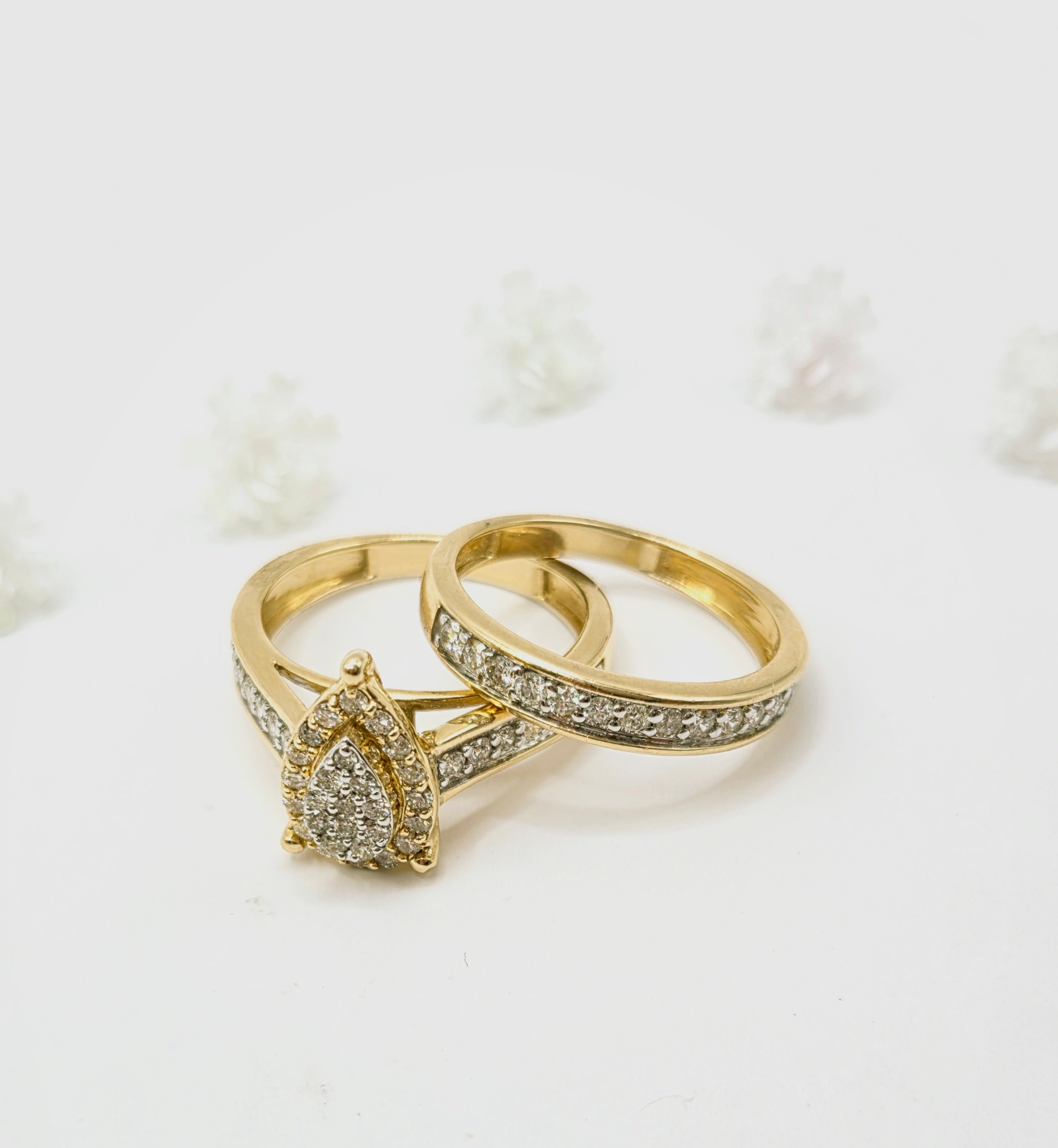 14KT ELEGANT PEAR AND CLASSIC TRIO WEDDING NATURAL DIAMOND RING Size W-8 M-10