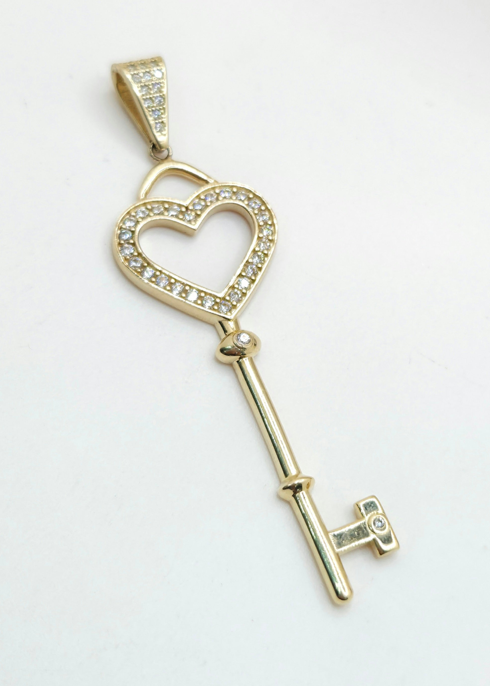 14KT CZ HEART KEY PENDANT Weight 3.4GR