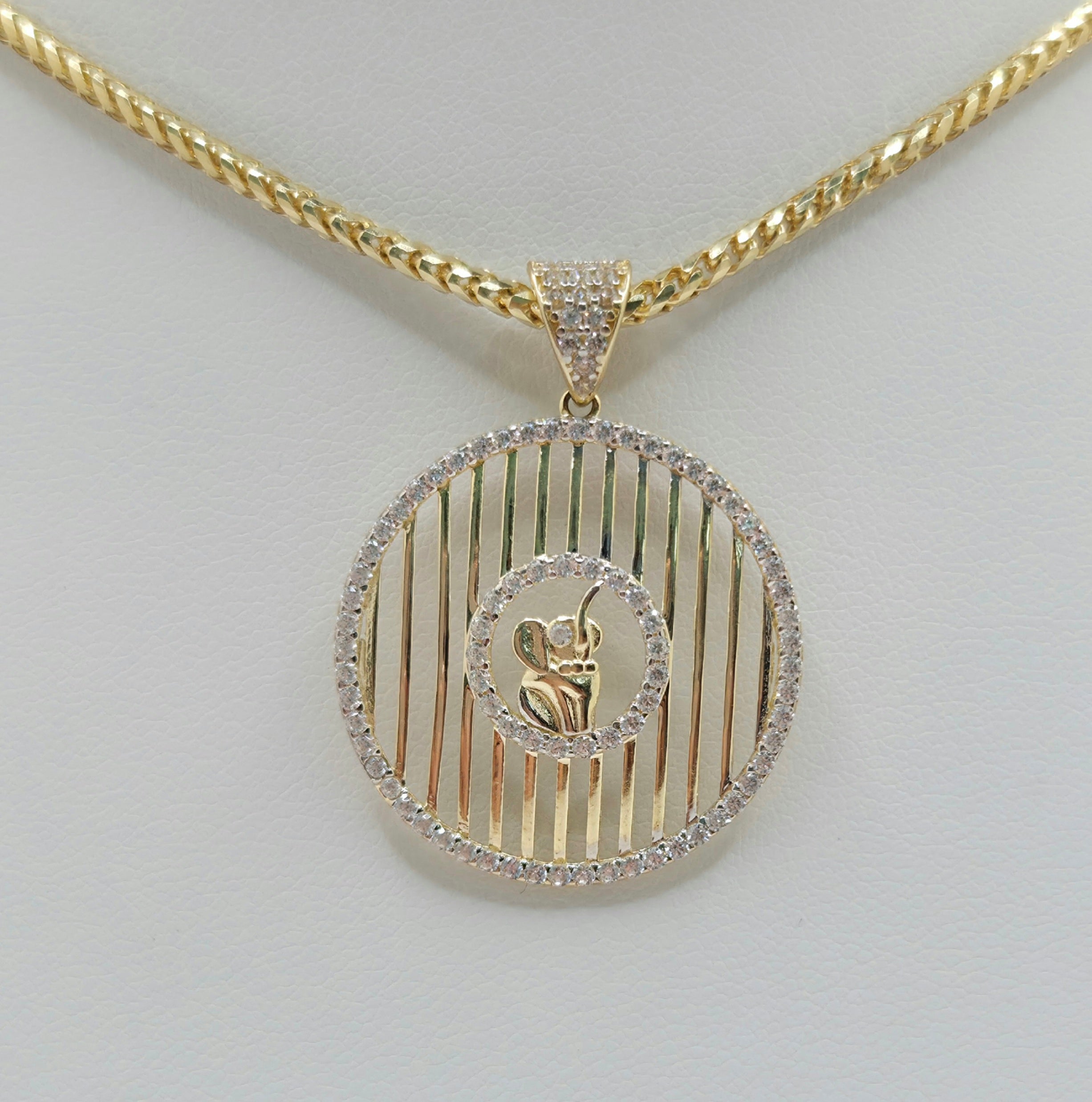 14KT BAR BACKGROUND ROUND ELEPHANT CENTER PENDANT Weight 3.2GR