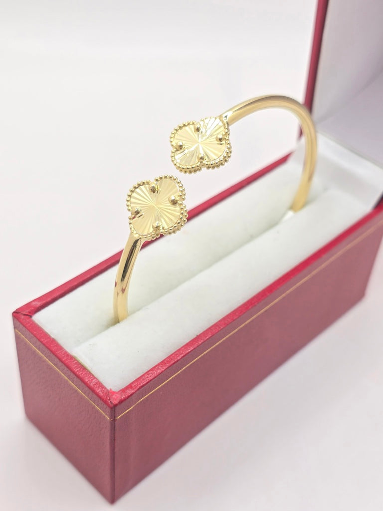 10KT TWO GOLDEN CLOVER BANGLE Size 3MM Weight 8.5GR