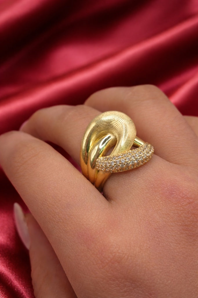 10KT CZ AND NEVADA DESIGN DROP SILHOUETTE INTERTWINED RING Size 8-8.5 Weigth 3.6GR