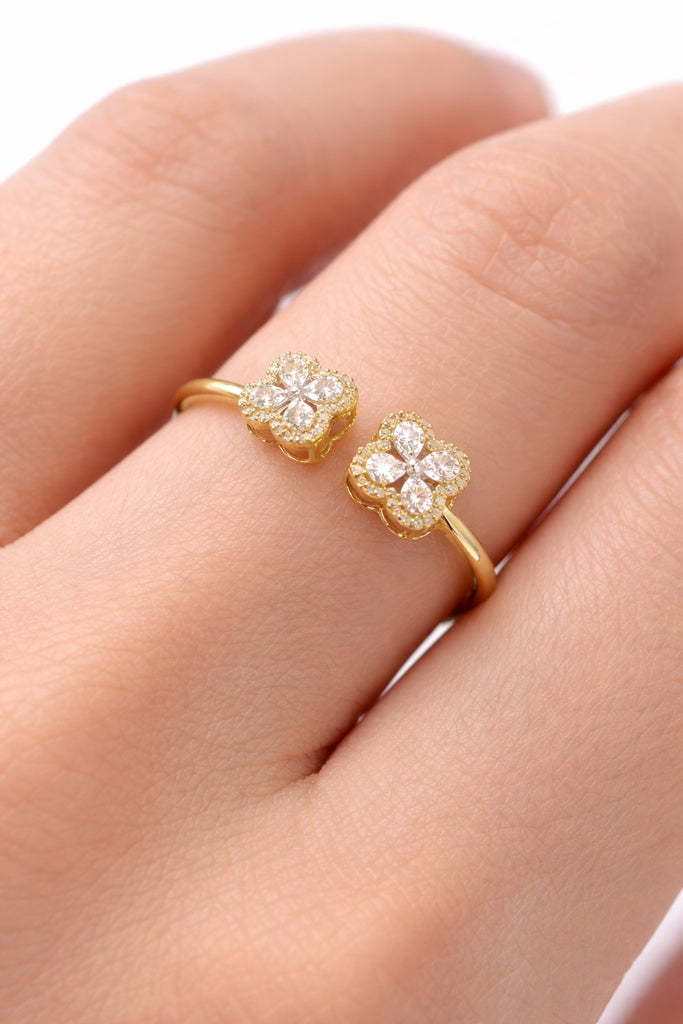 14KT GOLD AND DIAMOND FLOWER RING Size 7 Weigth 2.35GRS