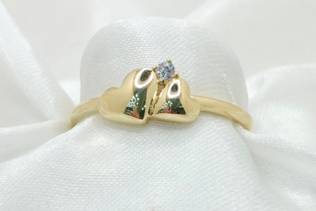 10KT TWO SMALL HEARTS RING Size 6-7 Weight 1.5GR