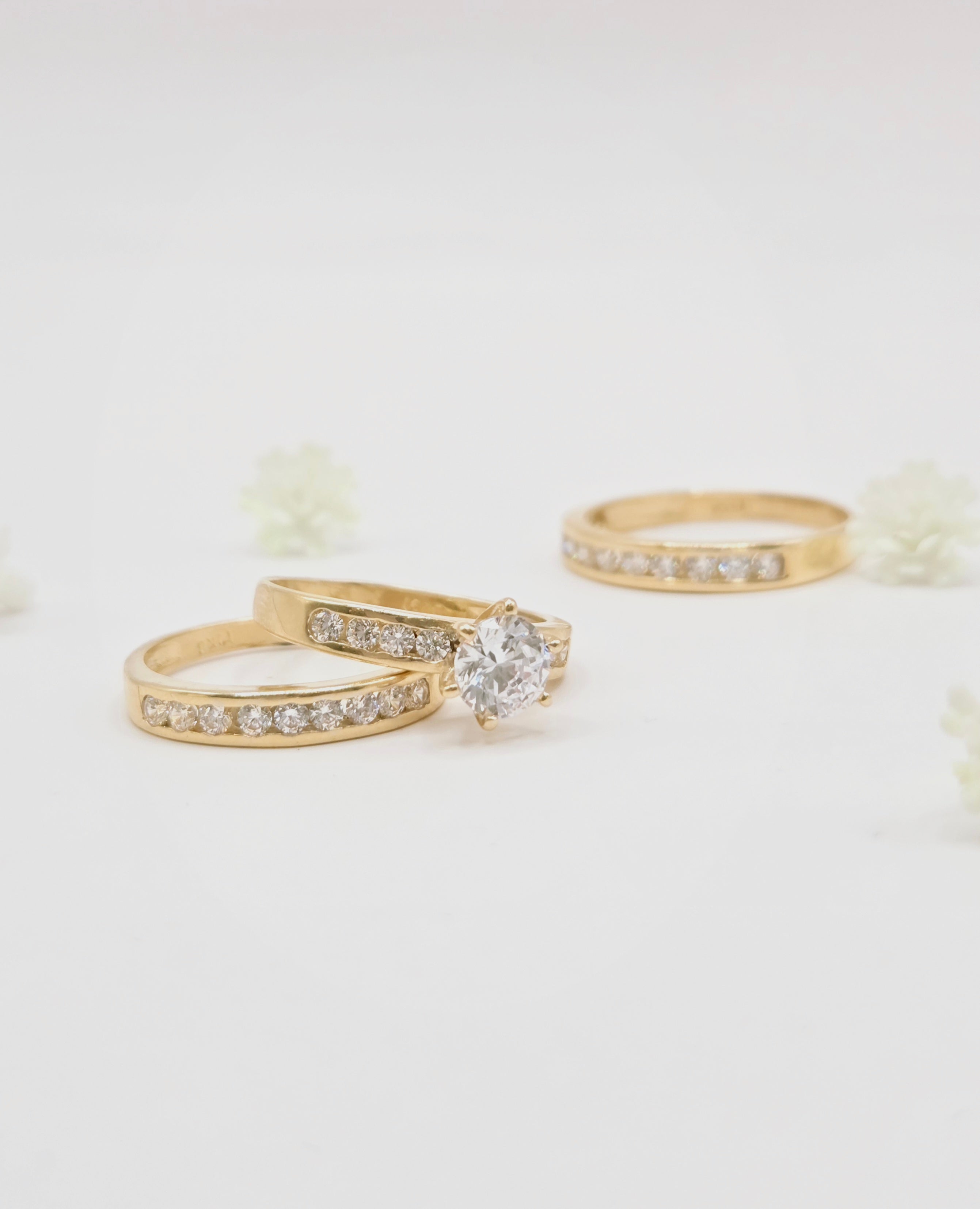10KT CLASSIC AND DELICATE ENGAGEMENT WOMAN'S RING Size 7 Weigth 4.5GR