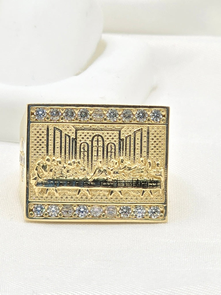 14KT SQUARE THE LAS SUPPER DESIGN RING Size 10 Weight 8.4GR