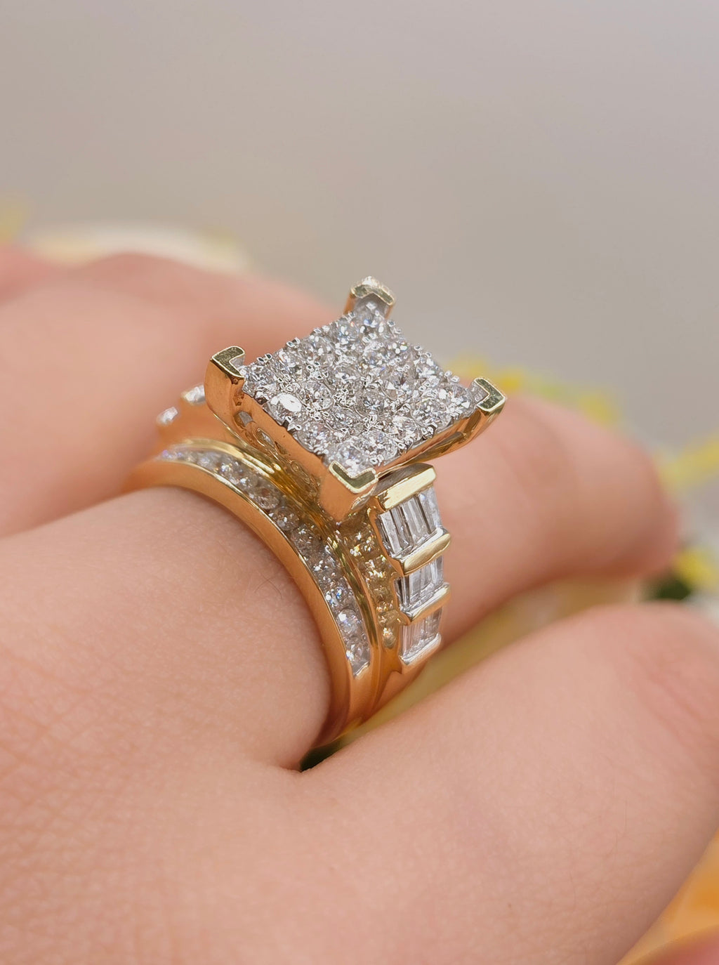 14KT PRINCESS STYLE NATURALS DIAMOND WOMAN'S RING Size 7.5 Weigth