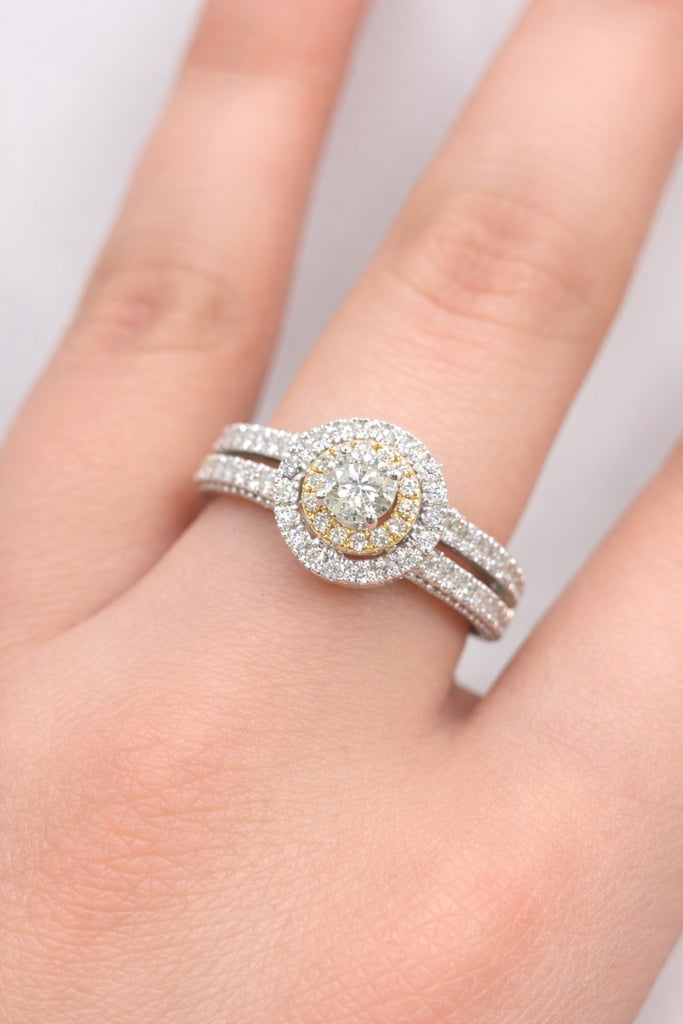 14KT EXOTIC ROUND DESIGN NATURALS DIAMONDS WOMAN'S RING Size 8