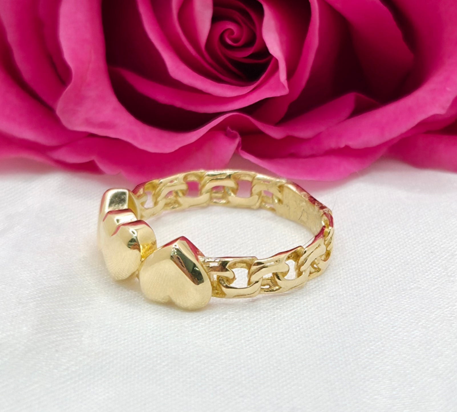 10KT DELICATE CHINO LINK STYLE WITH TRHEE HEARTS RING SIZE 7 WEIGHT 1.8GR