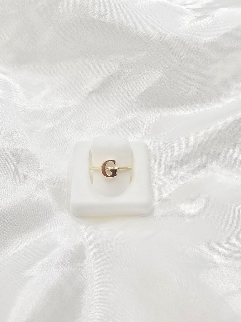 14KT "G" LETTER RING Size 6.5 Weight 1.3GR