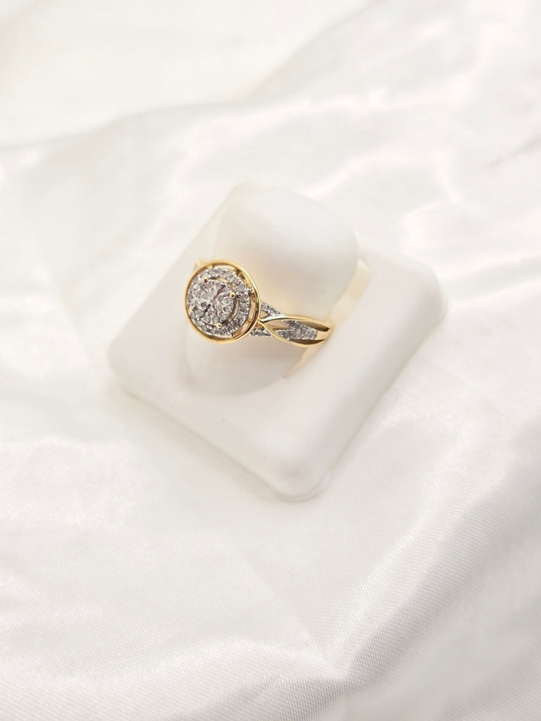10KT WOMEN'S DIAMOND RING WITH LARGE ROUND STONE Size 7