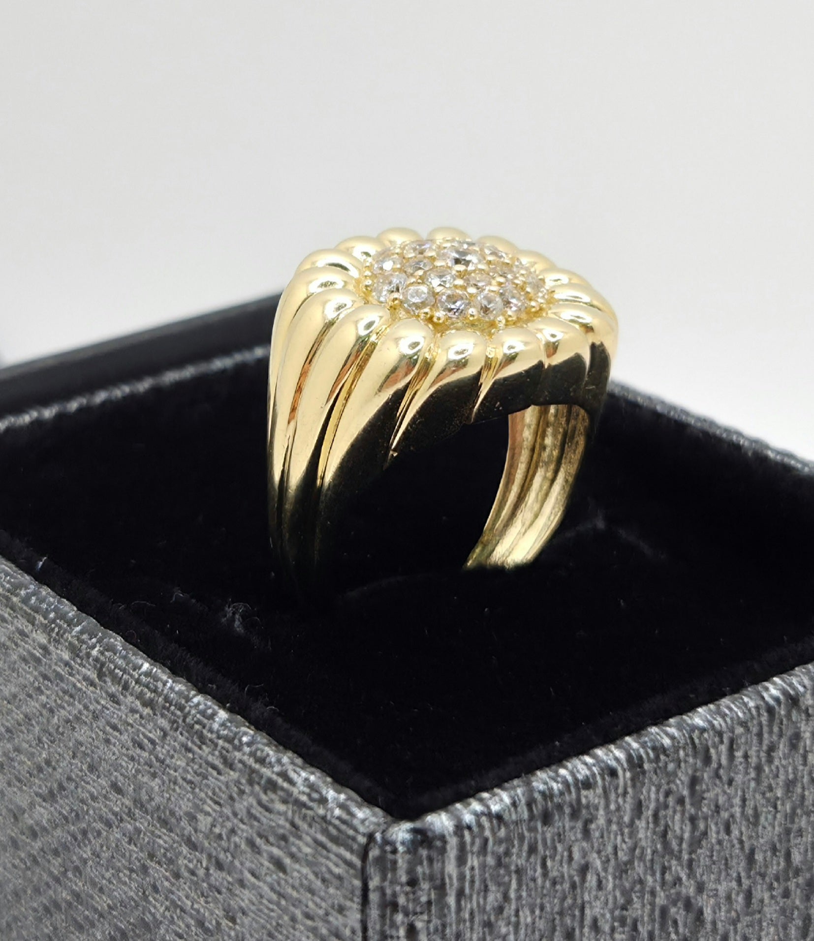 14KT MAXI CZ FLOWER RING Size 7 Weight 6.7GR