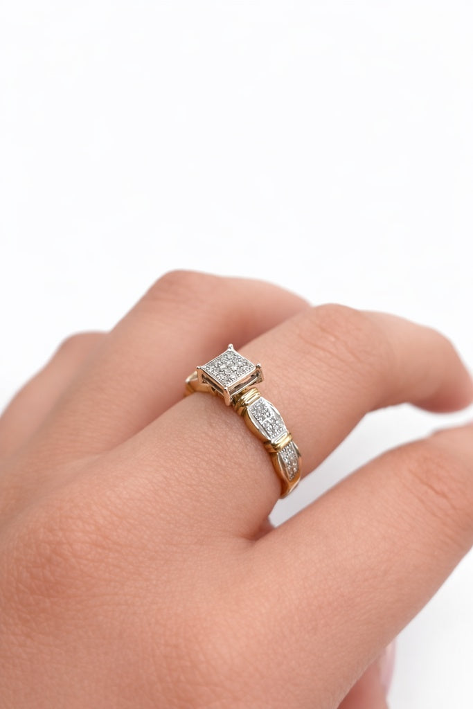 10KT SQUARE MODERN DIAMOND PROMISE RING Size 7/0.16CT