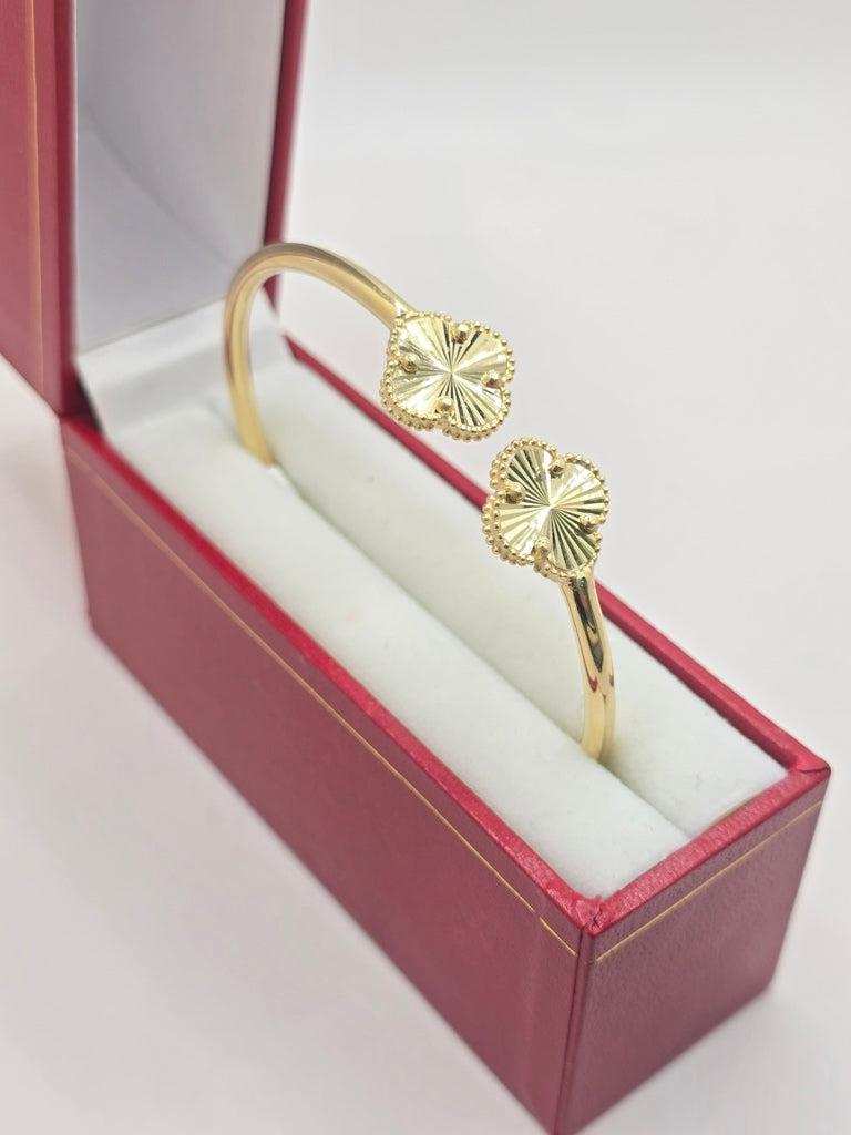 10KT TWO GOLDEN CLOVER BANGLE Size 3MM Weight 8.5GR