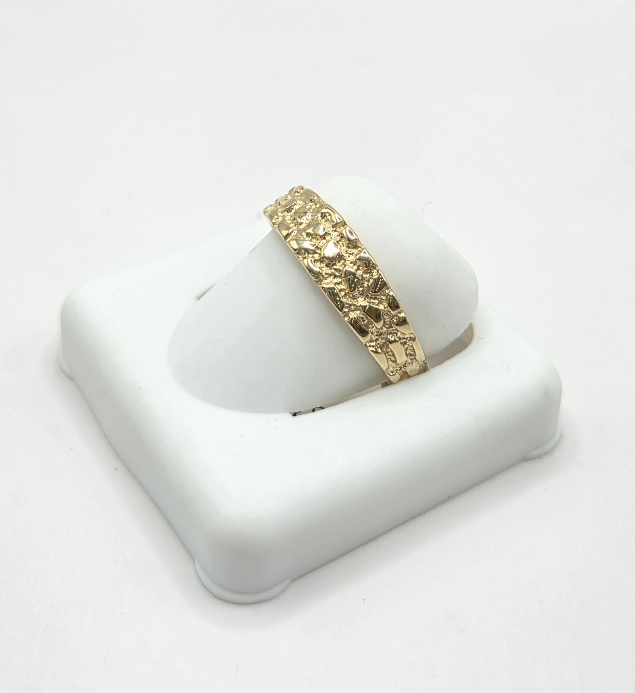 10KT NUGGETS DESIGN ENGAGEMENT MAN'S RING Size 9.5 Weigth 2.2GR